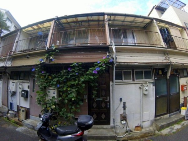 川西市花屋敷１丁目のテラスハウス