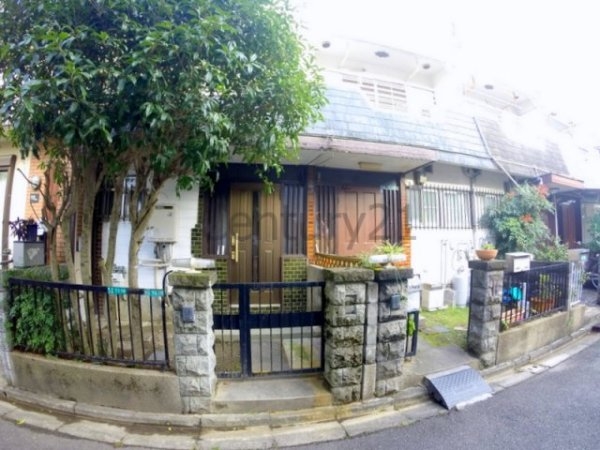 川西市新田２丁目のテラスハウス