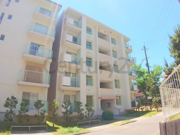 宝塚市中山五月台５丁目のマンション