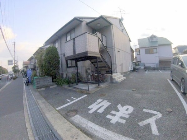 伊丹市松ケ丘１丁目のアパート