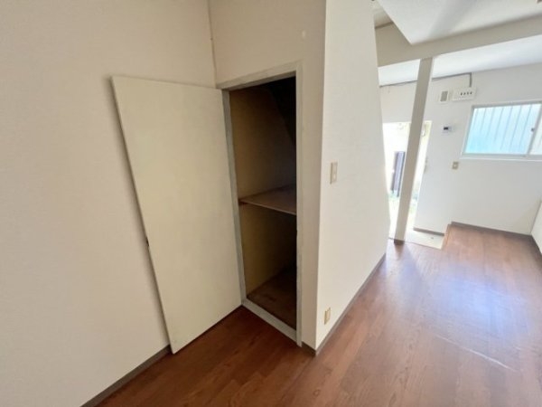 宝塚市平井３丁目のテラスハウス