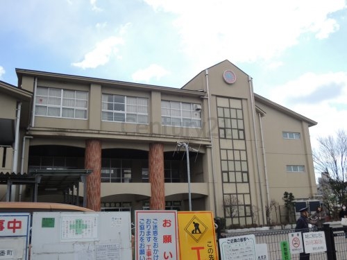 西宮市上甲東園2丁目のマンション(西宮市立上ヶ原小学校)