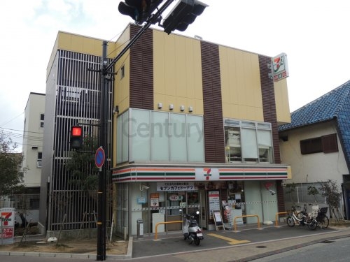 西宮市上甲東園2丁目のマンション(7ELEVEN)