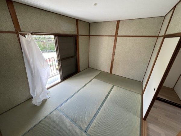 宝塚市高司３丁目のアパート