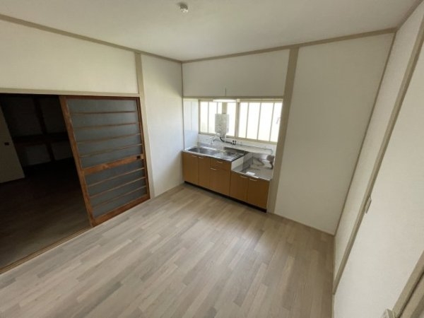 宝塚市高司３丁目のアパート