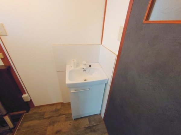 川西市南花屋敷２丁目の貸家