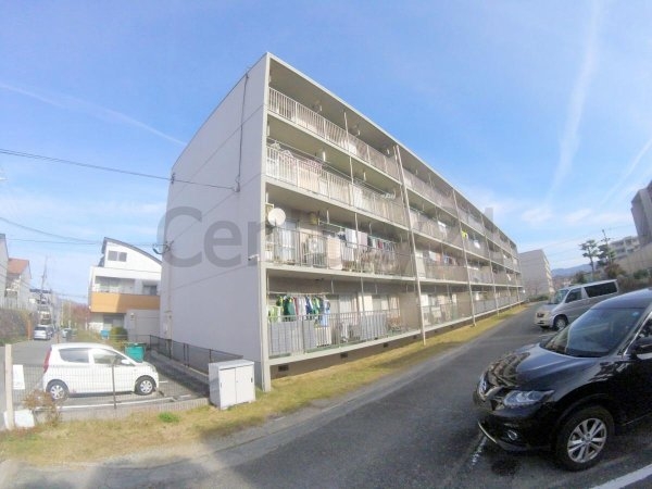 川西市清和台西１丁目のマンション