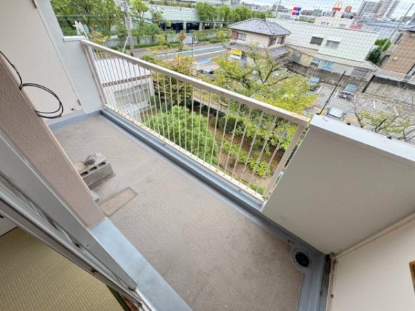 宝塚市鹿塩１丁目のマンション
