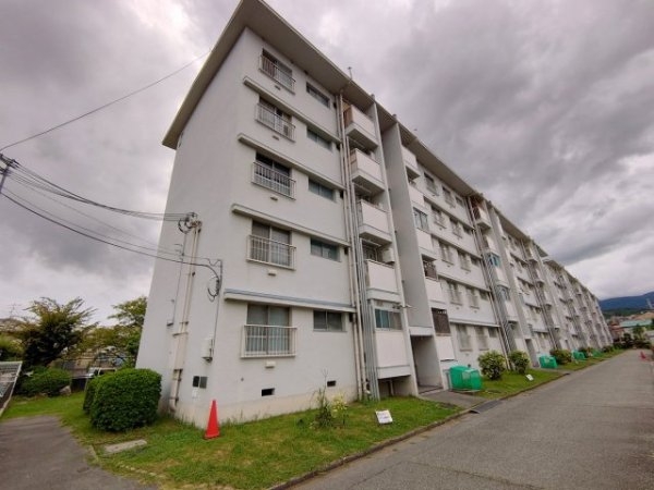 宝塚市鹿塩１丁目のマンション