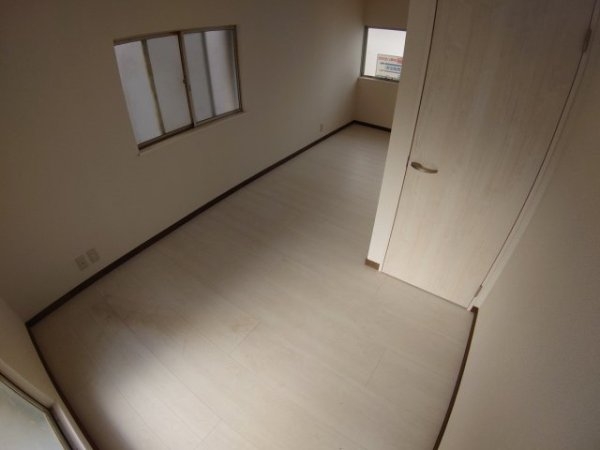 川西市霞ケ丘２丁目のテラスハウス