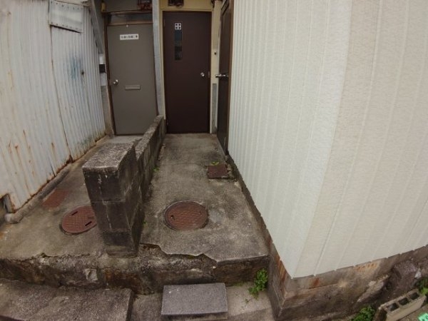 川西市霞ケ丘２丁目のテラスハウス