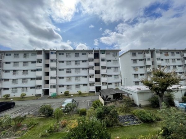 宝塚市鹿塩１丁目のマンション