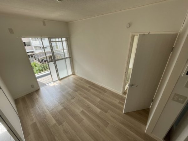 宝塚市鹿塩１丁目のマンション