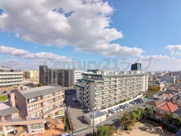 宝塚市伊孑志４丁目のマンション