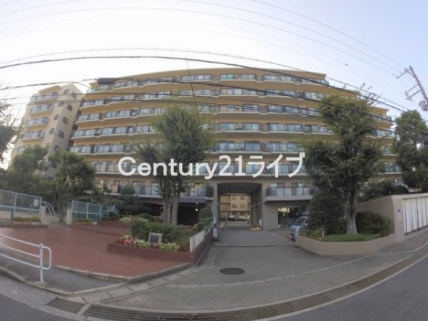 宝塚市伊孑志４丁目のマンション