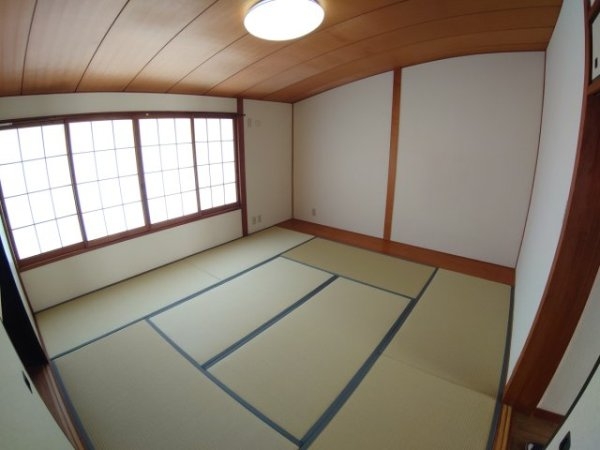 池田市鉢塚３丁目のテラスハウス