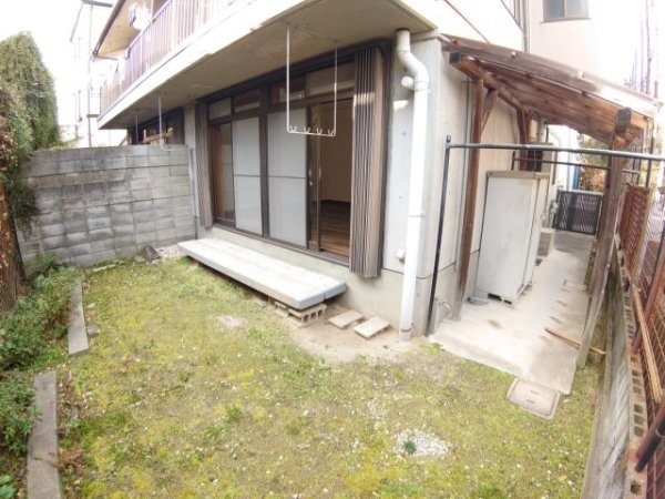 池田市鉢塚３丁目のテラスハウス