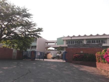川西市清和台東2丁目のマンション(川西市立 清和台中学校)