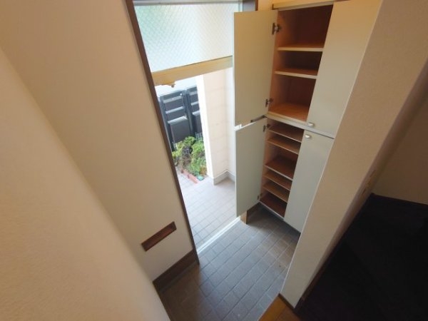 西宮市下大市東町のテラスハウス