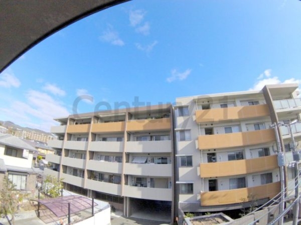 宝塚市山本中２丁目のマンション