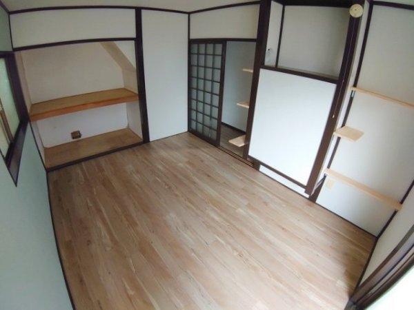 川西市美園町の貸家