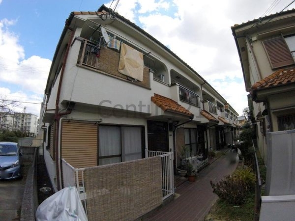宝塚市山本丸橋４丁目のテラスハウス