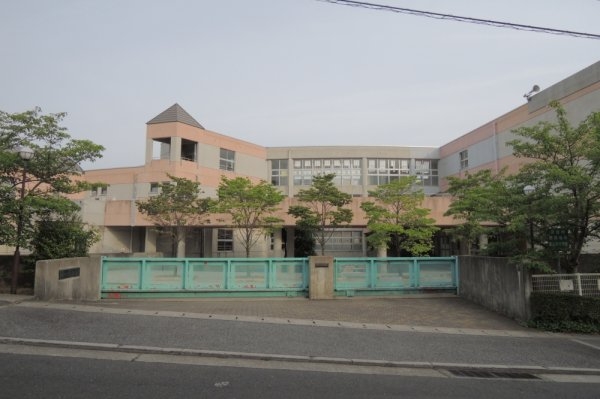 西宮市東山台2丁目のマンション(西宮市立東山台小学校)