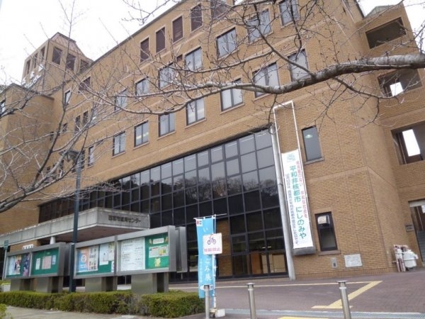 西宮市東山台2丁目のマンション(西宮市立北部図書館)