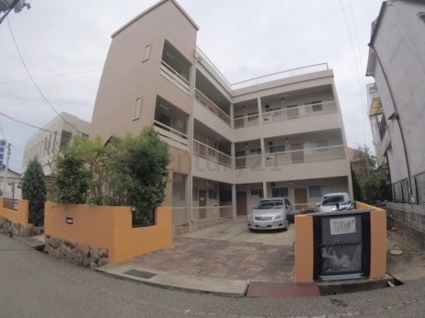 宝塚市鹿塩２丁目のマンション