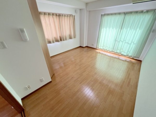 川西市向陽台３丁目のマンション