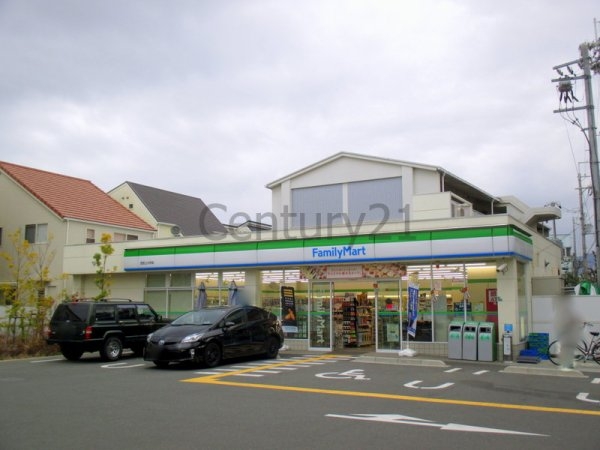 西宮市上大市1丁目のアパート(ファミリーマート西宮上大市店)