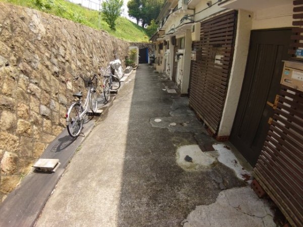 宝塚市花屋敷荘園１丁目のテラスハウス