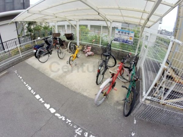 宝塚市南ひばりガ丘２丁目のマンション