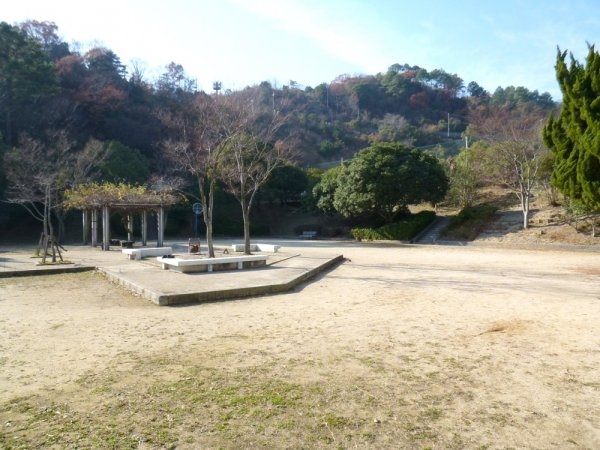 宝塚市中山五月台3丁目の貸家(中山中央公園)