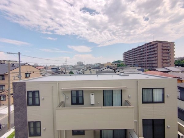 宝塚市鹿塩１丁目のマンション