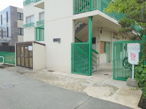 宝塚市鹿塩１丁目のマンション