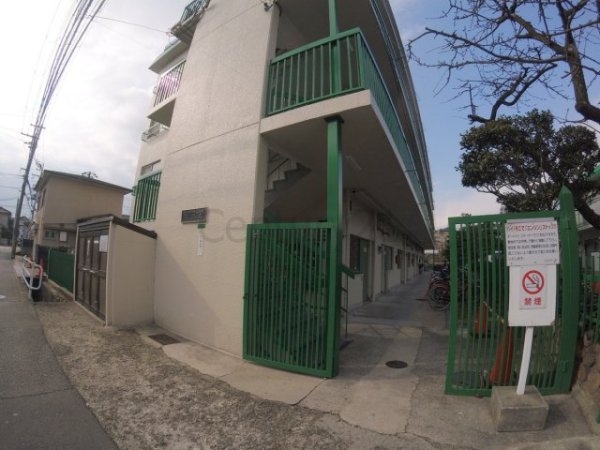 宝塚市鹿塩１丁目のマンション