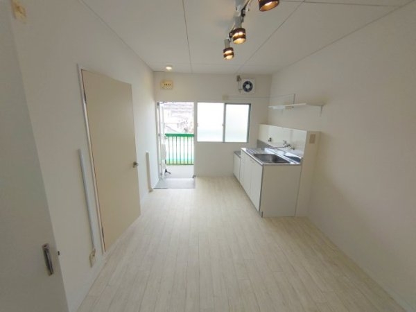 宝塚市鹿塩１丁目のマンション