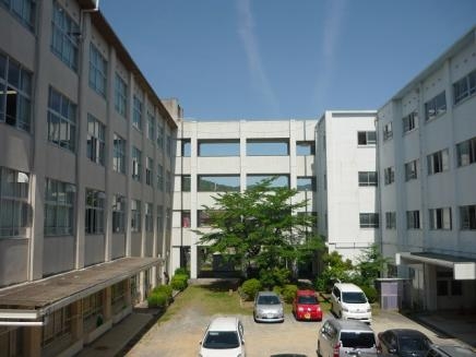 川西市新田1丁目の貸家(川西市立 多田小学校)