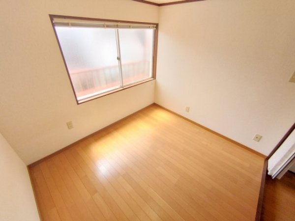 川西市霞ケ丘２丁目のテラスハウス