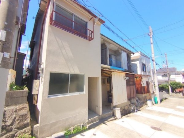 川西市霞ケ丘２丁目のテラスハウス