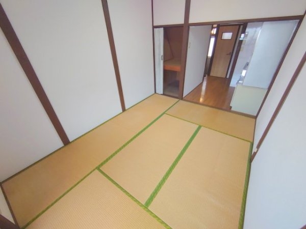川西市霞ケ丘２丁目のテラスハウス