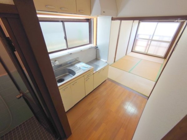 川西市霞ケ丘２丁目のテラスハウス