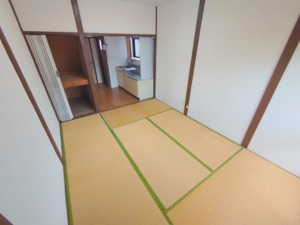 川西市霞ケ丘２丁目のテラスハウス