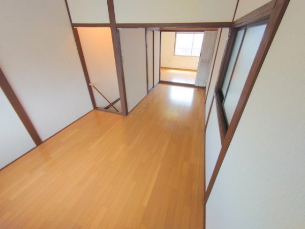 川西市霞ケ丘２丁目のテラスハウス