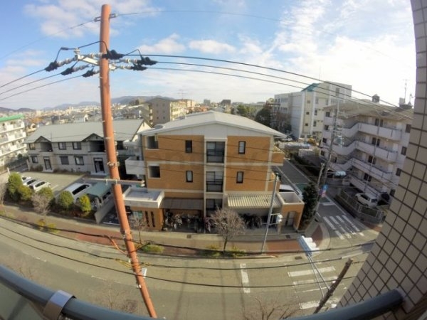伊丹市荻野３丁目のマンション