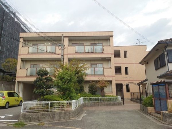 宝塚市鹿塩１丁目のマンション