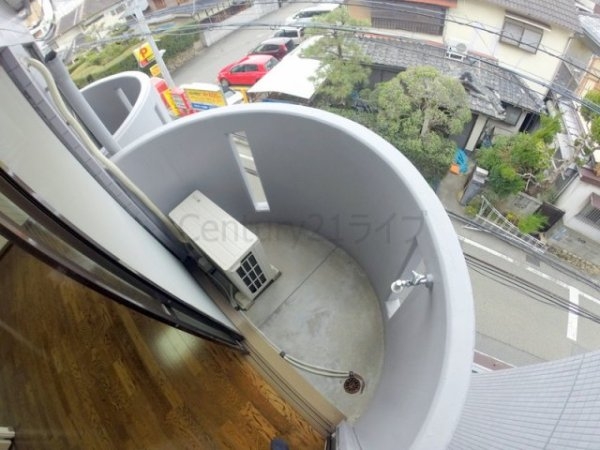 宝塚市逆瀬川１丁目のマンション