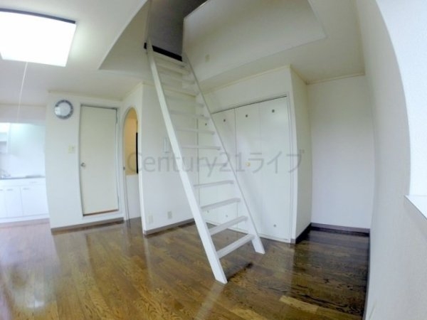 宝塚市逆瀬川１丁目のマンション