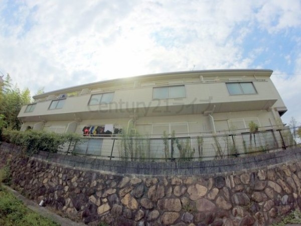 宝塚市鹿塩１丁目のアパート